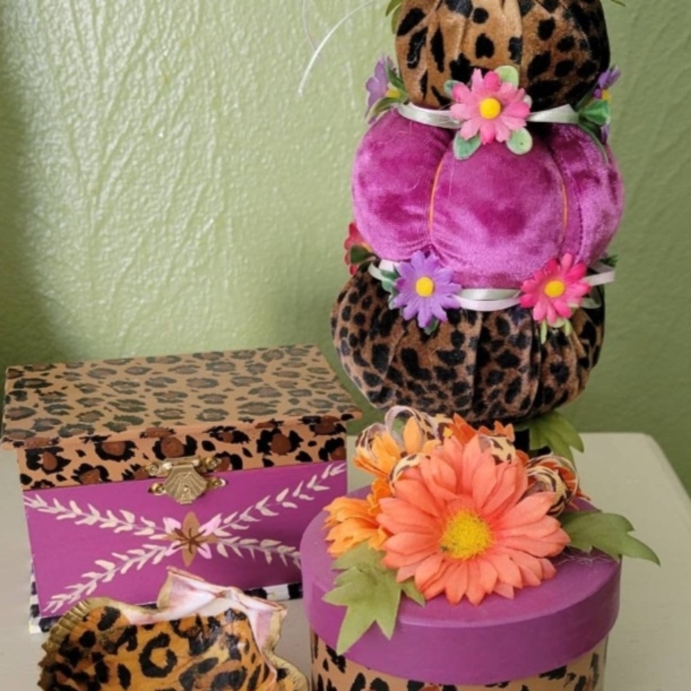 Handpainted Decoupage Gift Set, Shell Trinket Dish with gift box, trinket box
